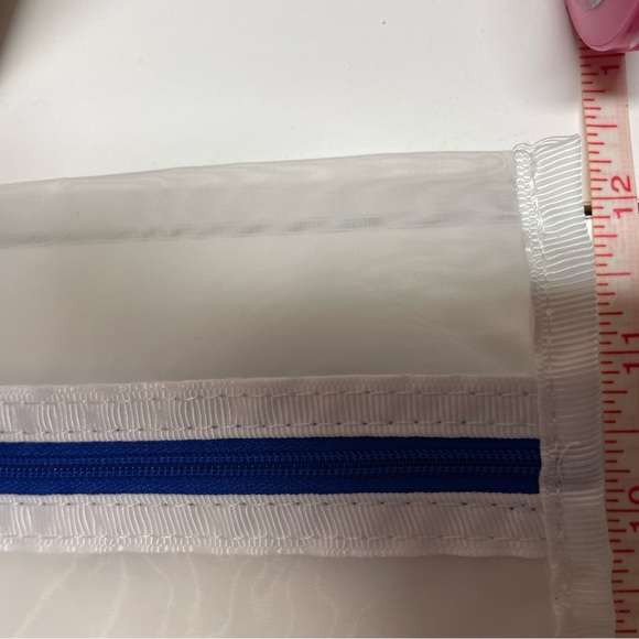 Rothy’s wash bag - Picture 4 of 5